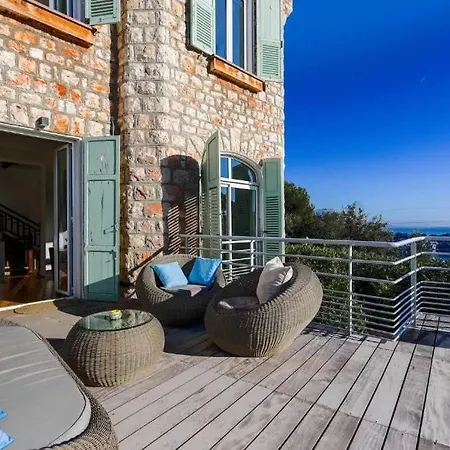 Penzion Elegante Avec Vue 4*