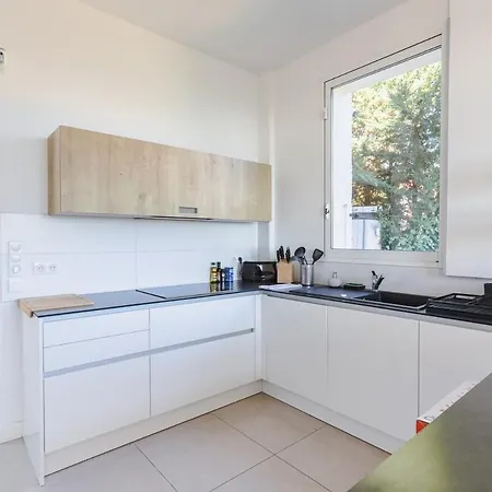 De Charme Moderne Avec Piscine Et Vue Maison d'hôtes *